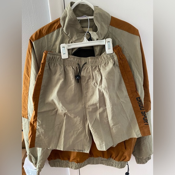 Erigo Pullover and Short Set Size M - Picture 5 of 5